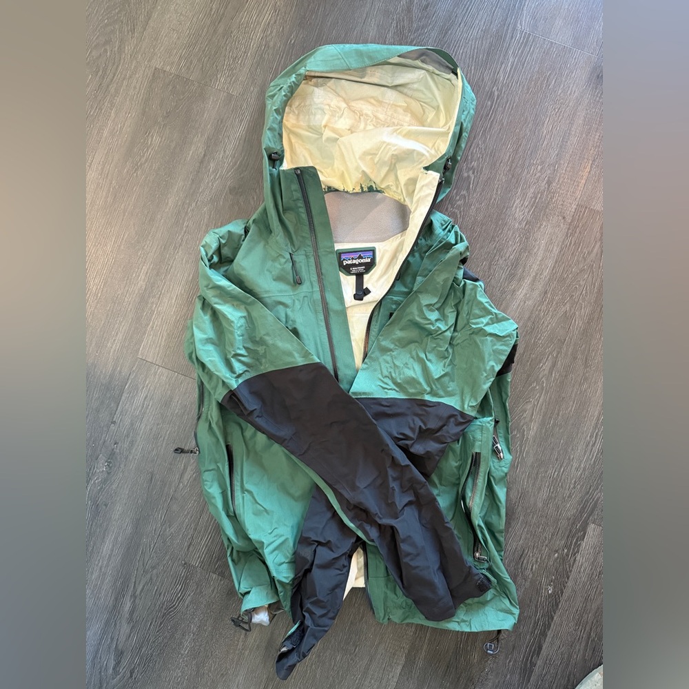 Patagonia men’s rain coat